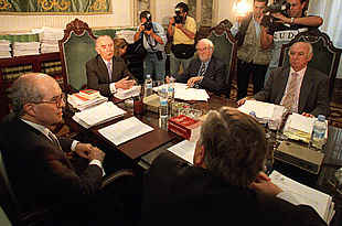 Luzón (primero a la izquierda), junto a Cardenal (que preside la reunión), Martínez Zato y Aranda.