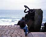  El peine de los vientos , escultura de Eduardo Chillida instalada en los acantilados de San Sebastián.