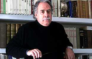 Camilo José Cela Conde, en su casa de Palma de Mallorca.