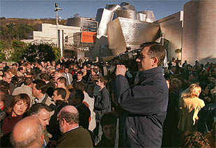 Centenares de periodistas se manifiestan en Bilbao contra ETA