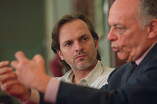 Miguel Bosé (a la izquierda) y Lorin Maazel, durante la presentación, ayer, de  El martirio de San Sebastián. 