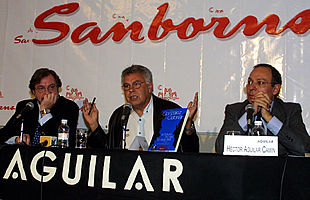 De izquierda a derecha, Juan Luis Cebrián, Felipe González y Héctor Aguilar Camín, durante la presentación del libro    El futuro no es lo que era , en  México.