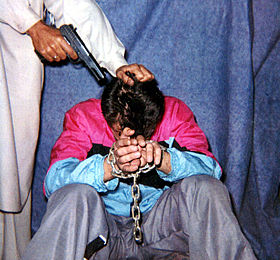 La vida de un periodista, por mejoras para los presos de Guantánamo