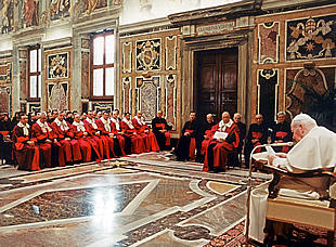 Juan Pablo II, durante su intervención del lunes ante los abogados y jueces del Tribunal de la Rota.