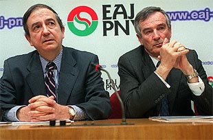 Iñaki Anasagasti y Xavier Trias, ayer, durante la conferencia de prensa en Bilbao.