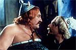 Gérard Depardieu (izquierda) y Christian Clavier, en  Astérix y Obélix: misión Cleopatra .
