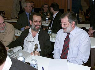Fernández Marugán junto a Rodríguez Ibarra, en la reunión del Comité Federal.