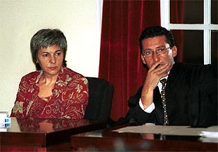 Dolores Vázquez, junto a Miguel Criado, uno de sus abogados, durante el juicio.