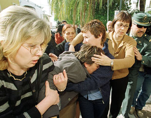 L'Alfàs del Pi despide a los niños asesinados por su padre