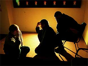 Inmigrantes marroquíes en situación irregular, ayer en la sede de ATIME.