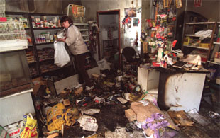 INCENDIO EN UNA TIENDA DE MASCOTAS.