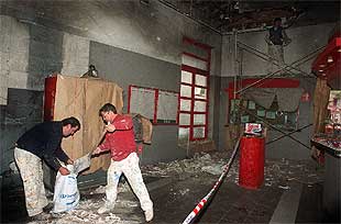 LOS VIOLENTOS ATACAN LA ESTACIÓN DE BARAKALDO.