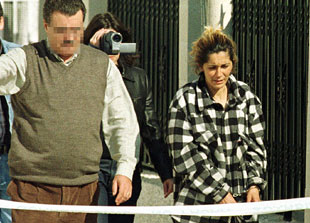 La detenida, ayer, durante la reconstrucción de los hechos.