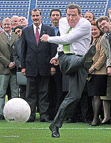 Schröder tira a puerta en México