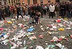 Vecinos del barrio de Malasaña de Madrid, protestando contra el  botellón .
