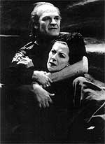 Rosa Novell y Lluís Homar, en una escena de 'Coriolano'.