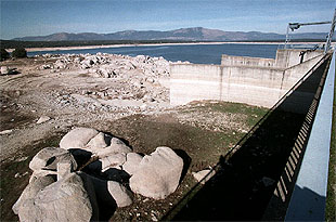MENGUANTES RESERVAS DE AGUA.