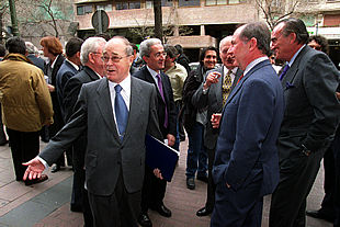 Cuevas conversa con los misnistros Rato y Aparicio y los empresarios Arturo Gil y Fernando Fernández-Tapias.