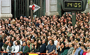 La primera 'mascletà' anuncia las Fallas