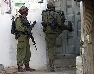 El Ejército israelí toma el control de dos campos palestinos