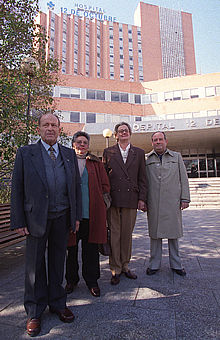 Los trasplantados de riñón Joaquín Agis, Francisca Jarillo, Isabel de la Rocha y Mamerto Hernansanz, en el hospital Doce de Octubre.