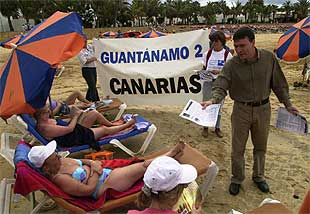 Denuncian entre los turistas el mal trato a los inmigrantes