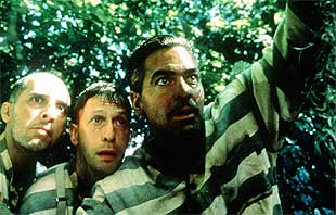 De izquierda a derecha, John Turturro, Tim Blake Nelson y George Clooney, protagonistas de    Oh, brother!. 