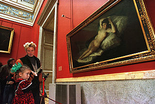  La Maja desnuda,  de Goya, en una exposición del Ermitage de San Petersburgo en 1998.