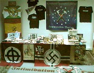 Material racista y neonazi decomisado por la policía en el domicilio de Fernando L. P.