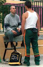 Diego López (de frente) y Antonio, los dos amigos de José Joaquín Barragán, el  Joaqui , que le acompañaban cuando murio tras tomar éxtasis.