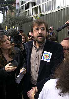 La cultura italiana de izquierda se echa a la calle contra los excesos del poder de Berlusconi