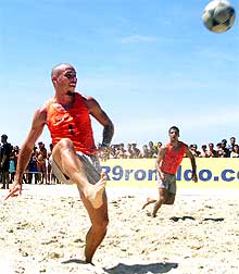 RONALDO SE VA A LA PLAYA.