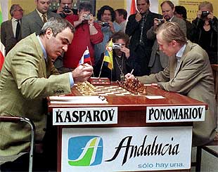 Kaspárov para los pies a Ponomáriov