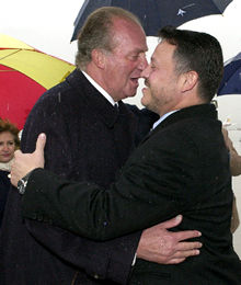 El Rey abraza a Abdalá II de Jordania