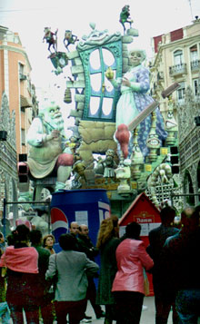 La falla de Sueca-Literato Azorín, que se alzó ayer con el primer premio.