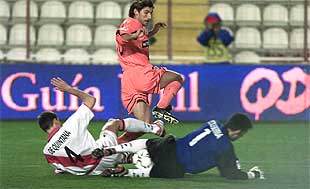 El Valencia se hace pequeño en Vallecas