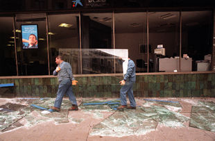 El juez deja en libertad con cargos a seis de los 98 detenidos en Barcelona
