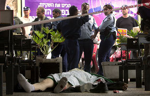 Una nueva ola de violencia frena la misión de paz de EE UU en Oriente Próximo