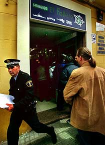 Polvorín en un concurrido quiosco de Russafa