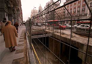 Obras sempiternas frente al Ministerio de Educación