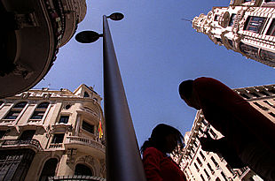 LA GRAN VÍA ESTRENA FAROLAS.