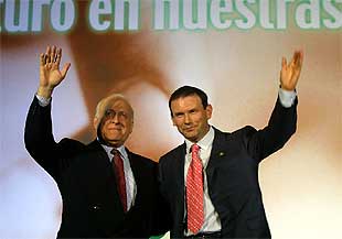 Xabier Arzalluz y Juan José Ibarretxe, ayer durante el  Aberri Eguna  celebrado en Bilbao por el PNV.