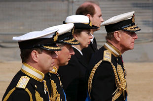 Adiós espectacular a la reina madre