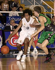 Attruia frente a Dumas.