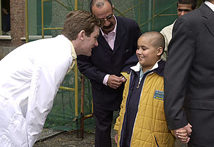 El parlamentario de Batasuna Jon Salaberria, al dirigirse ayer a la tribuna de la Cámara vasca.