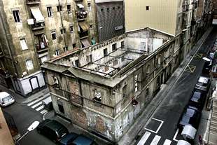 Testigo mudo y amenazado de un barrio histórico