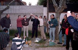 'BOTELLÓN' ANTE LA CASA DEL ALCALDE