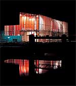 Teatro y auditorio en Pont-Audemer (Normandía), de Dominique Jakob y Brendan MacFarlane.