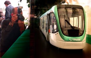 Presentación de la cabina del tranvia del Baix Llobregat.