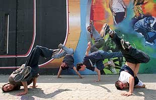 Bailarines de  hip-hop. 